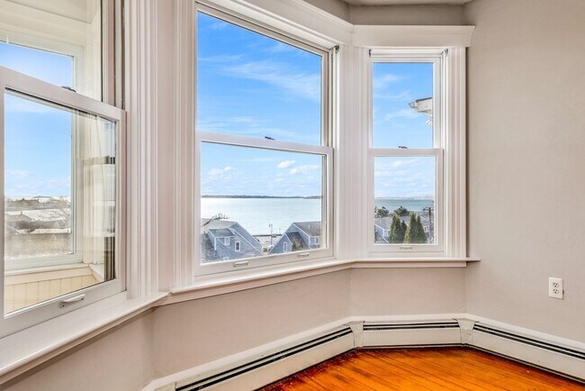 Foto del edificio - 17 Bay View Ave