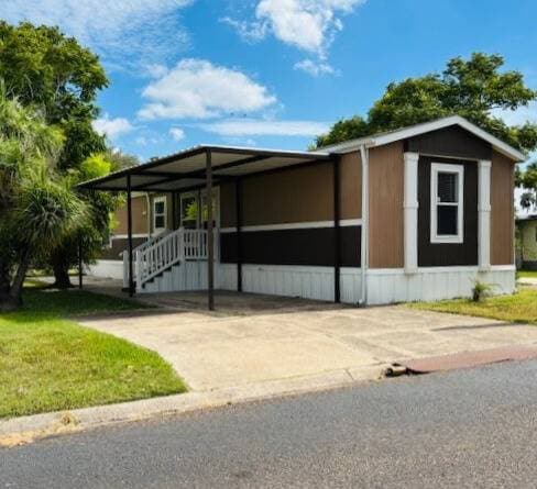 Building Photo - 128 Los Platanos St