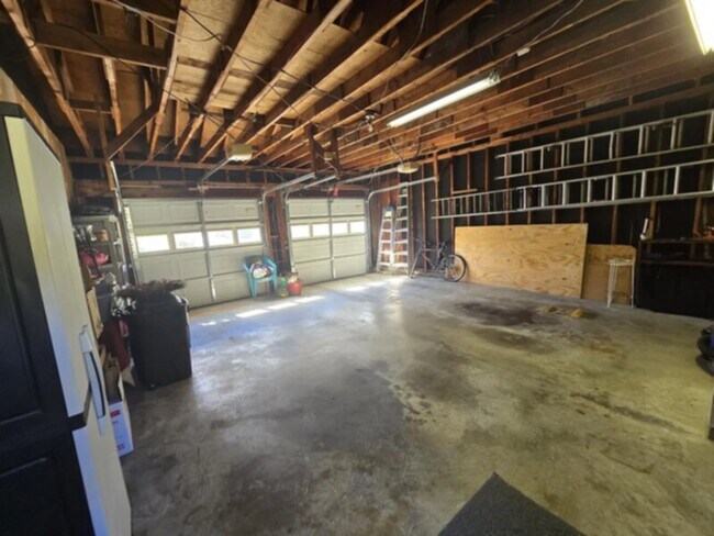 Foto del edificio - 3 Bed 2 Bathroom for Rent