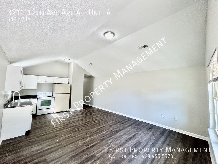 Primary Photo - Newly Renovated 3Bed/2Bath Duplex: Central...