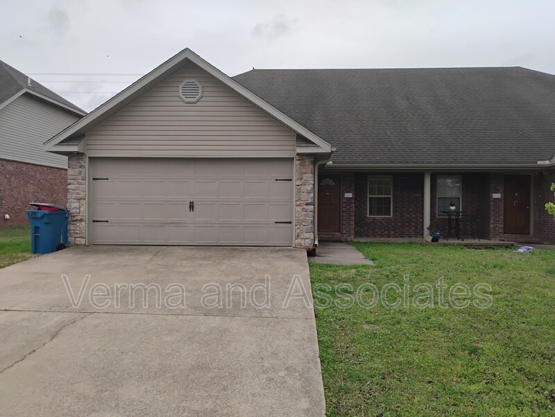 Primary Photo - 3003 SW Deerfield Blvd
