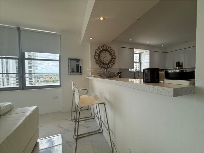 Building Photo - 5555 Collins Ave