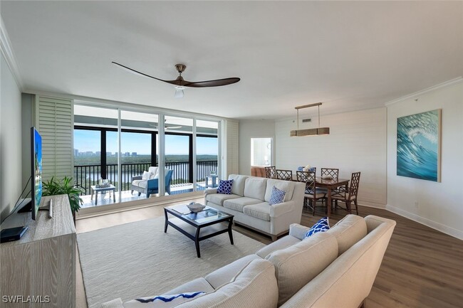 Foto del edificio - 425 Cove Tower Dr