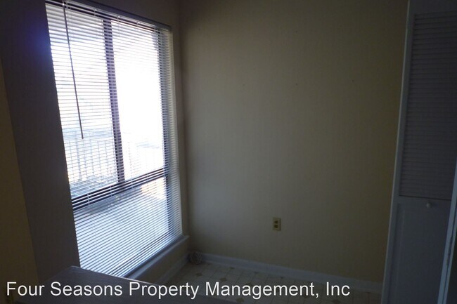 Foto del edificio - 2 br, 2 bath House - 4900-F Spring Lake Drive
