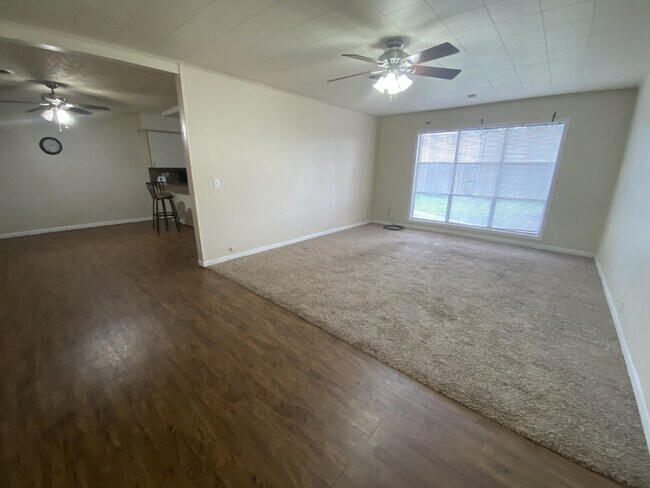 Foto del edificio - Spacious 3/2!