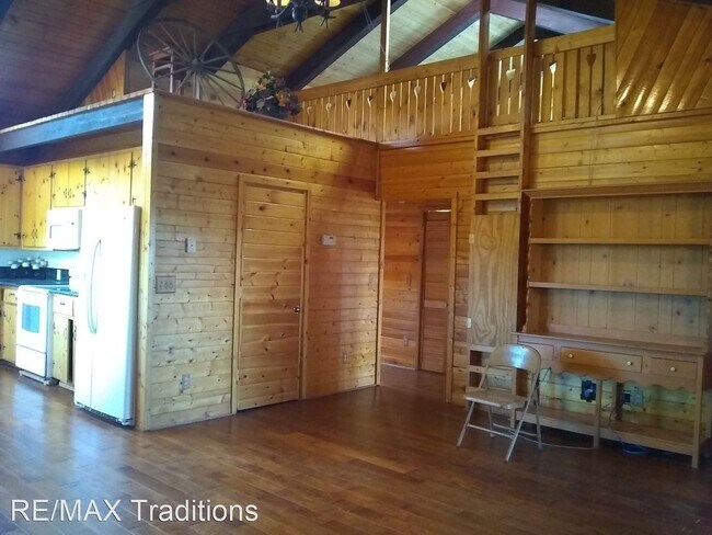 Building Photo - 2 br, 1 bath House - 1540 Falcon Ln