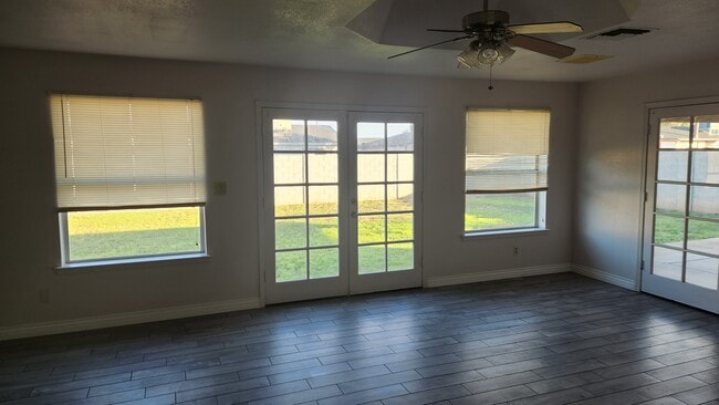 Foto del edificio - 2654 E Impala Ave