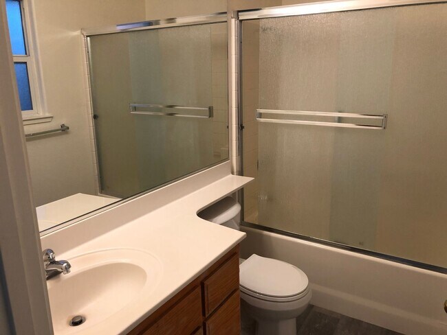 Foto del edificio - 13337 Skyline Blvd