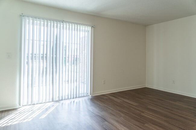 El Manchester - Vivir - Town & Country Apartments