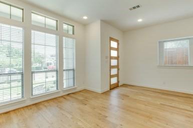 Foto del edificio - 2417 Knight St