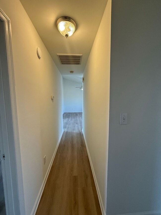 Building Photo - Gorgeous 3 bedroom, 2 bath House