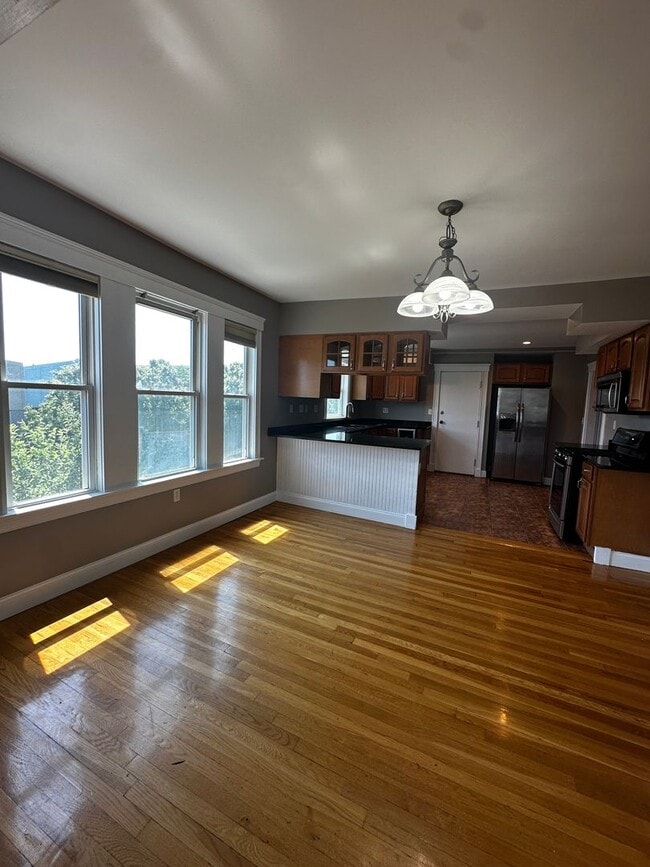Spacious 3 Bed 2 Bath Apartment With Garag... - Spacious 3 Bed 2 Bath Apartment With Garag...