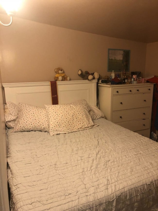 Bedroom - 349 W Lomita Ave