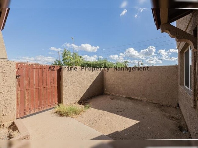 Building Photo - 5041 N 39th Dr