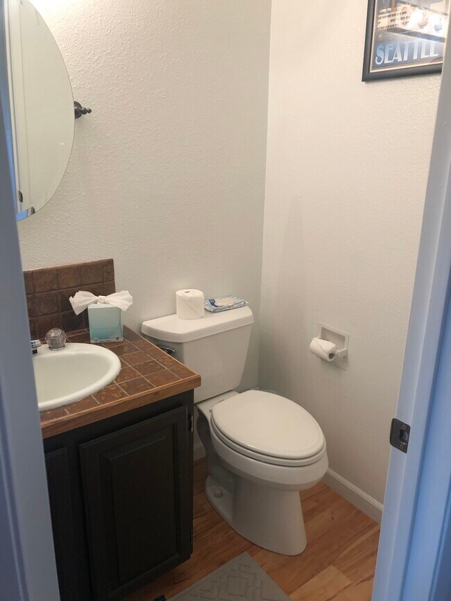 Upstairs bathroom - 500 Kirkland Ave