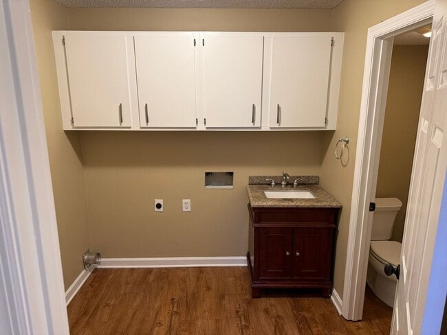 Building Photo - 334 Olympia Dr