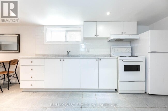 Building Photo - 1166 Ossington Ave