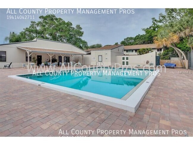 Building Photo - Spacious townhouse, new paint and carpet, ...
