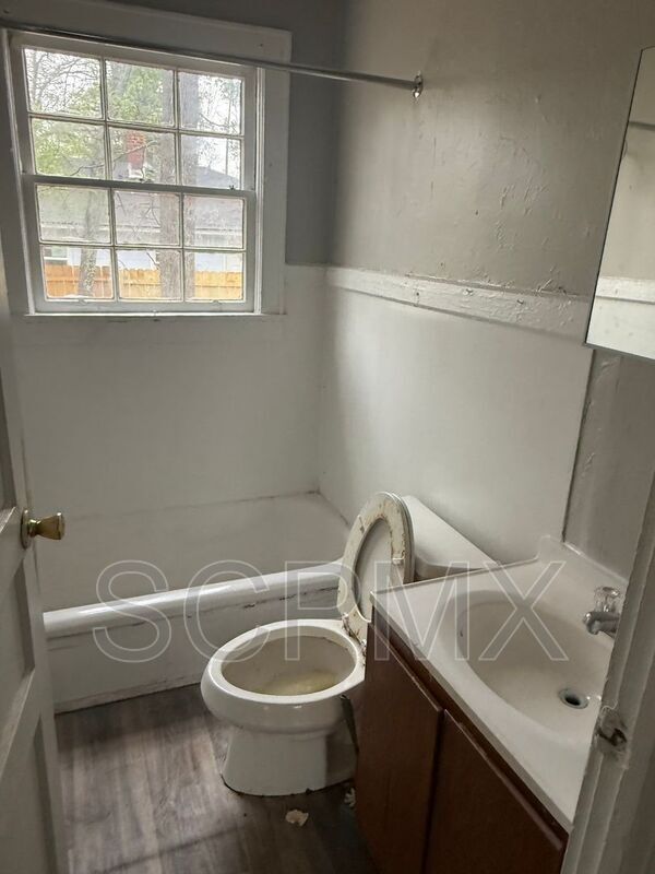 Foto del edificio - 414-B E Charlotte Ave