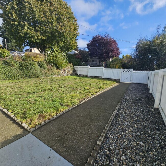 Foto del edificio - Charming and convenient 2 bed home with ba...