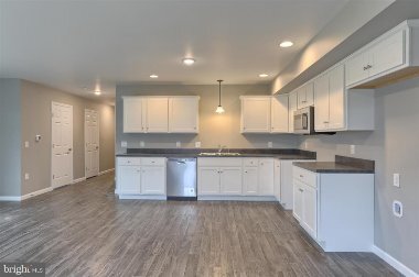 Building Photo - 18 Chloe Dr