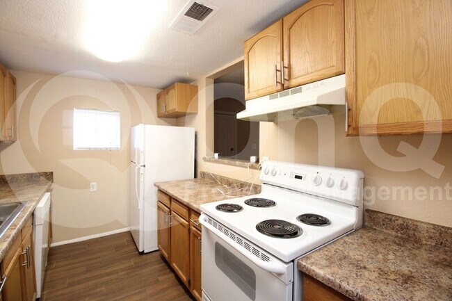 Building Photo - 2824 W Louise Dr