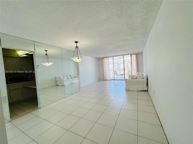Building Photo - 18071 Biscayne Blvd