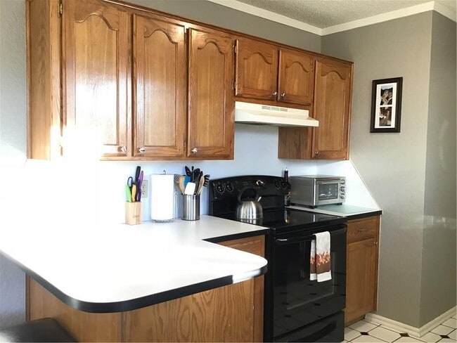 Building Photo - 2123 Lakecrest Dr