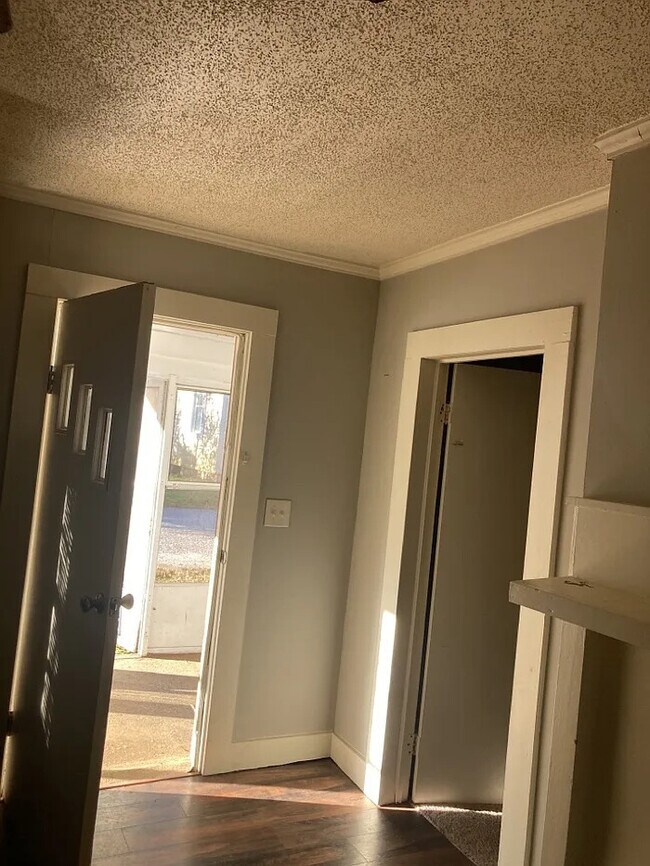 Foto del edificio - 2 bedroom 1 bathroom