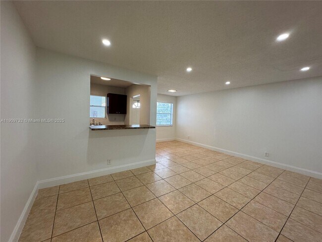 Foto del edificio - 5661 SW 36th Ct