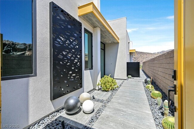 Foto del edificio - 692 Scenic Cliff Dr