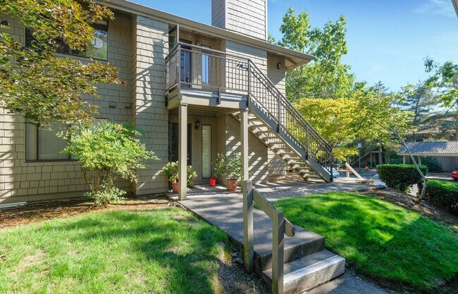 Building Photo - STUNNING 2 BEDROOM AND 2 BATHROOM