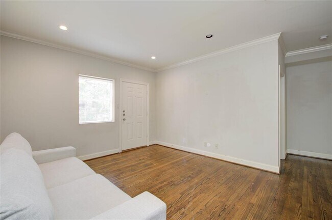 Building Photo - 6503 Mapleridge St