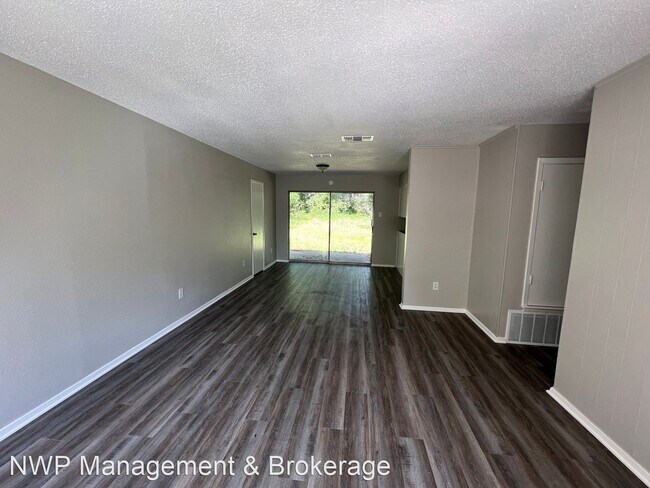 Building Photo - 3 br, 1.5 bath House - 322 Tournament