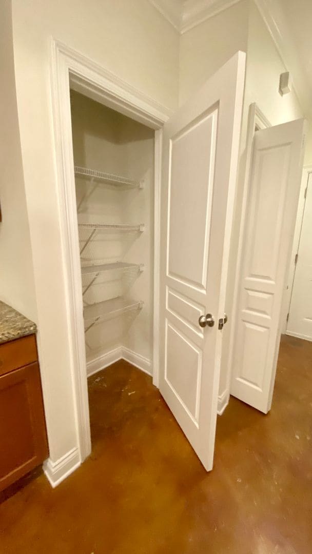 Building Photo - 3 br 3.5 bath gated luxury condo with dbl ...