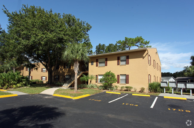 Building Photo - The Apartments at Oak Creek