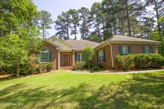 Building Photo - 301 W Hedgelawn Way