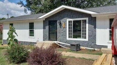 Building Photo - 112 Gwen Dr