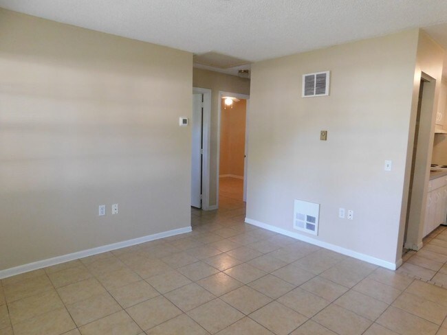 Building Photo - 1348 Independence Rd