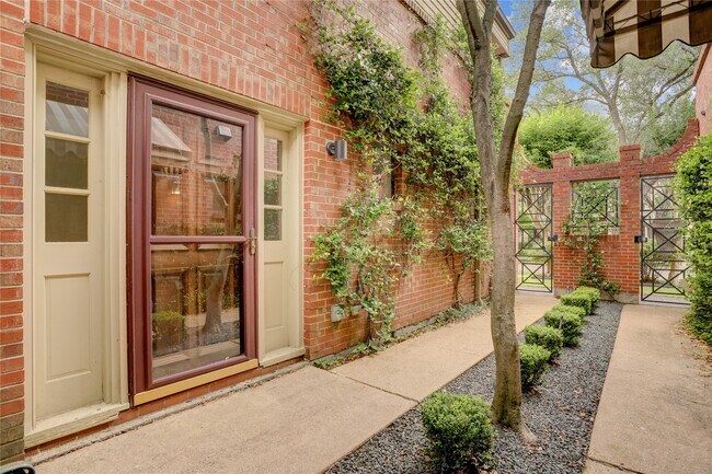 Foto del edificio - 2629 Wroxton Rd