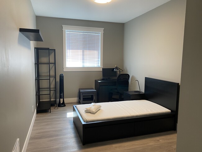 Building Photo - 1801 Hallen Ave