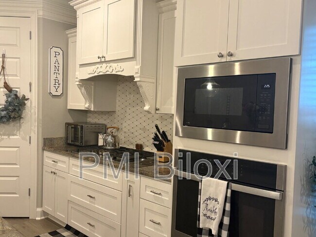 Foto del edificio - 211 Madison Pl Dr