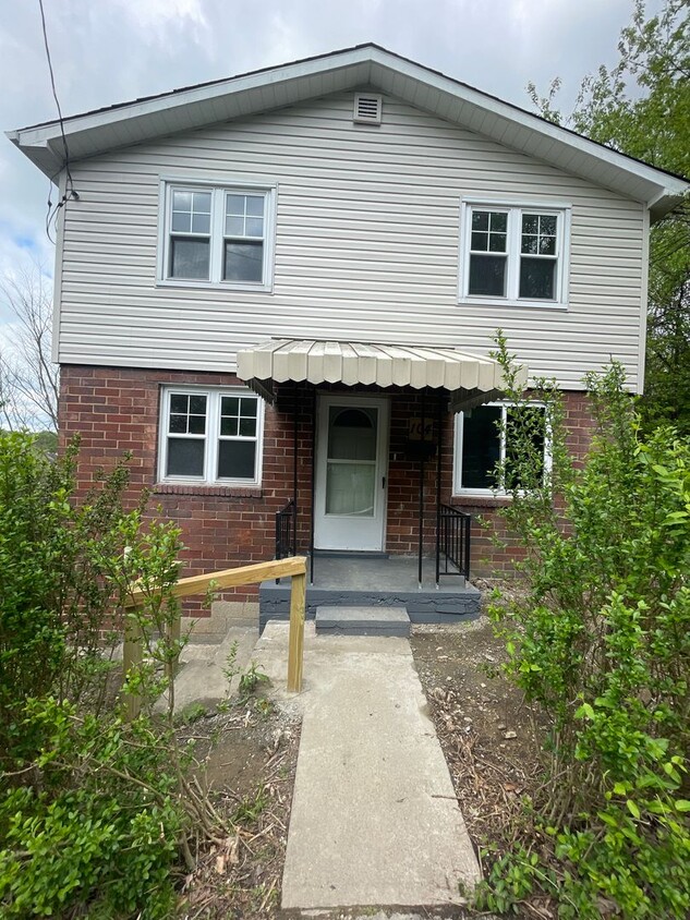 Foto principal - Beautifully renovated 5 bed 2 bath home re...