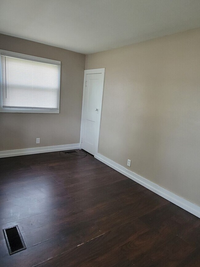 Foto del edificio - 1 Bedroom Single Family Home Available in June