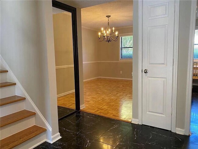 Foto del edificio - 739 Hanover Ln SE
