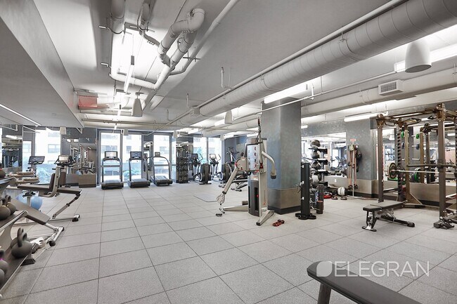 Building Photo - 360 E 89th St