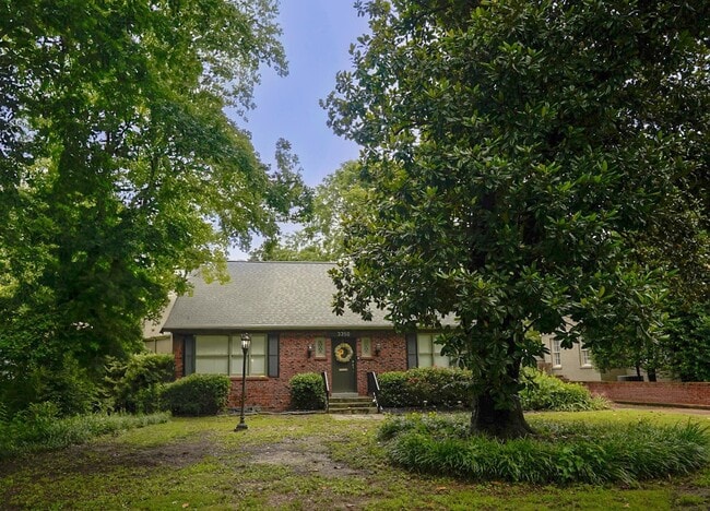 Building Photo - 3350 Highland Park Pl