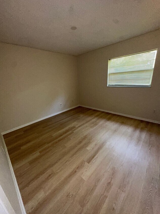 Foto del edificio - Charming Brick Home Featuring 3 Bedrooms &...