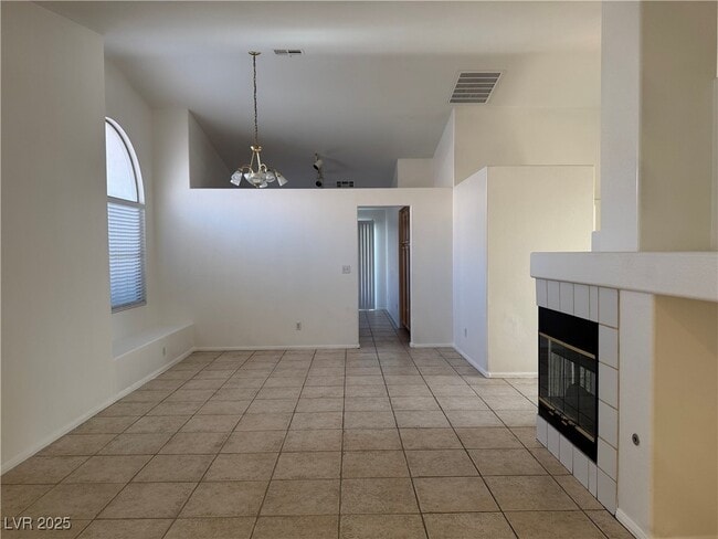 Foto del edificio - 8411 W Rochelle Ave