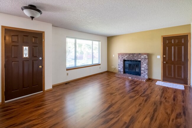 Building Photo - Cute Duplex in CDA